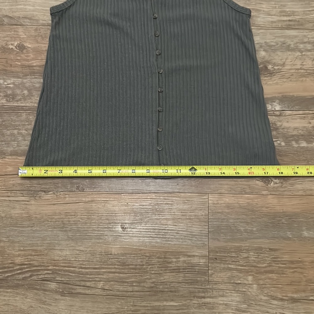 AEO olive button tank top NWT - Picture 6 of 10